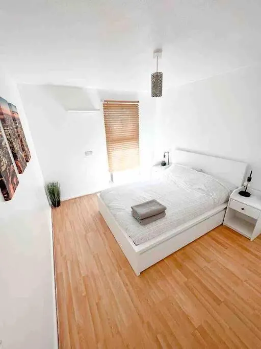 Spacious Two Bedroom Flat London