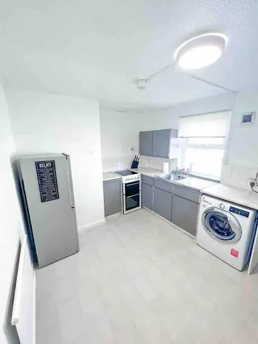 Spacious Two Bedroom Flat London Apartment