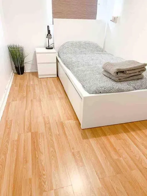 Spacious Two Bedroom Flat London Apartment